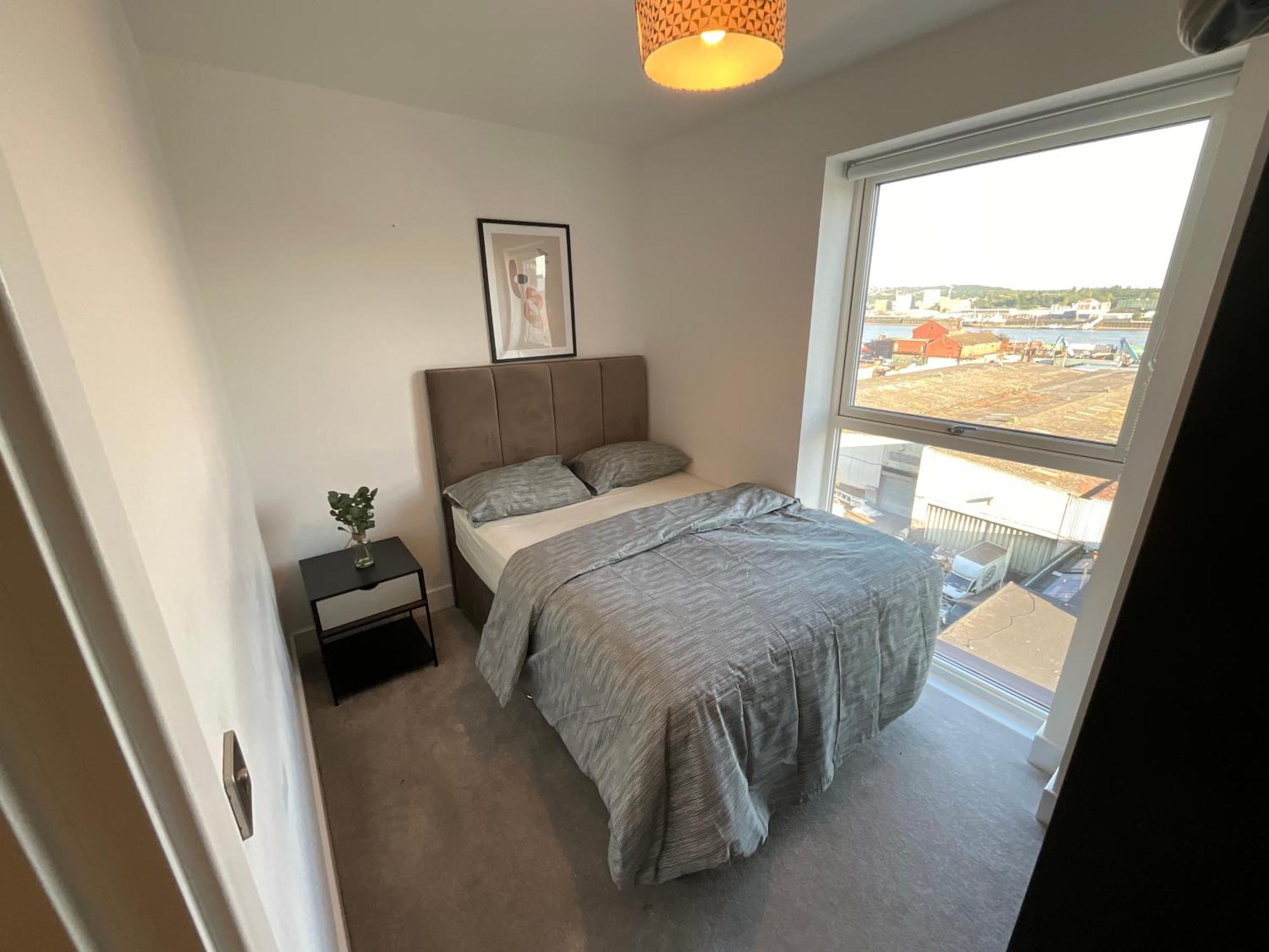 Deluxe Double Bed In Shared Apt Near Canary Wharf, City Airport & O2 Arena With Thames View London Exterior photo