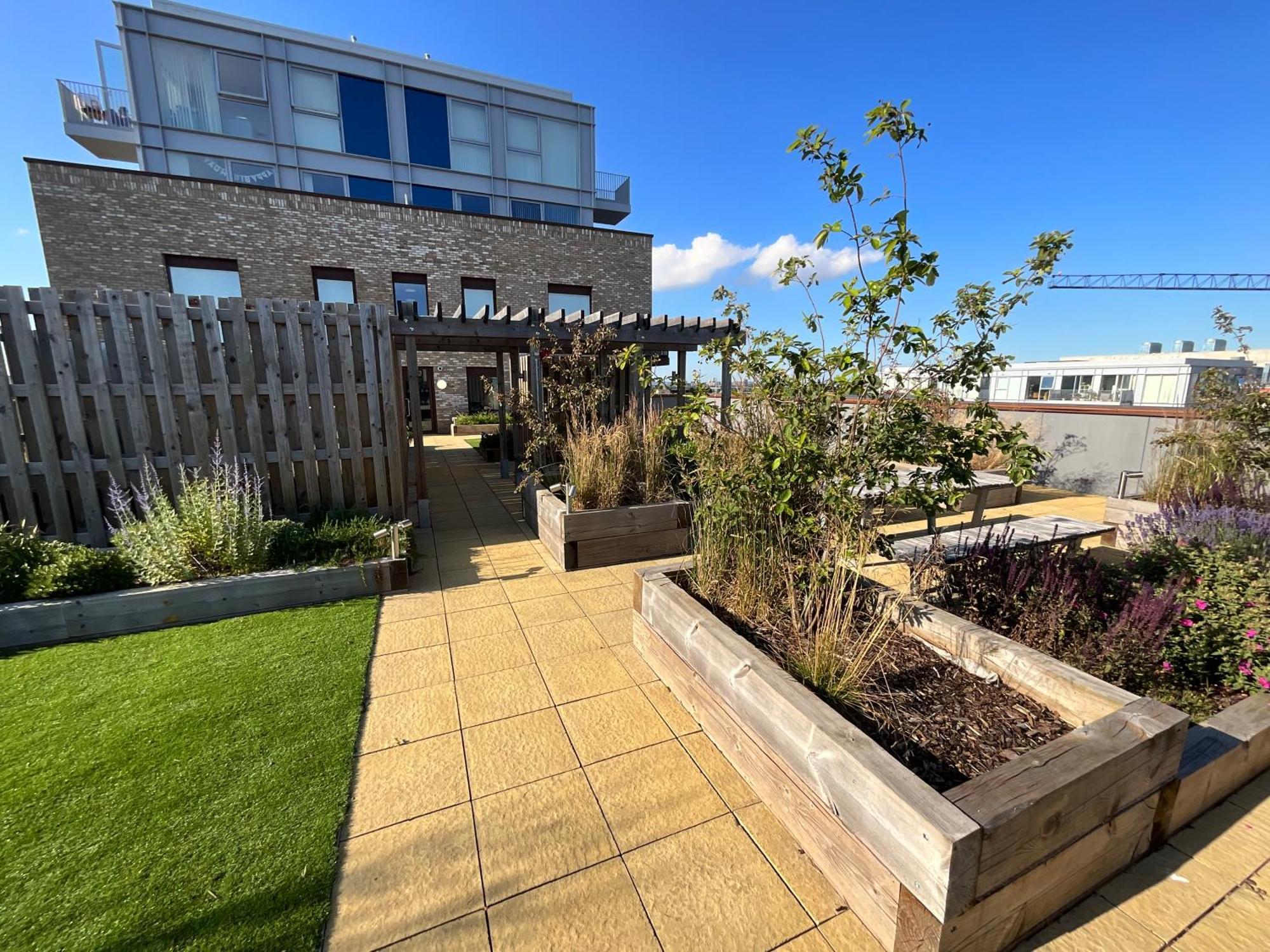 Deluxe Double Bed In Shared Apt Near Canary Wharf, City Airport & O2 Arena With Thames View London Exterior photo