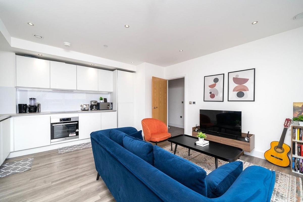 Deluxe Double Bed In Shared Apt Near Canary Wharf, City Airport & O2 Arena With Thames View London Exterior photo