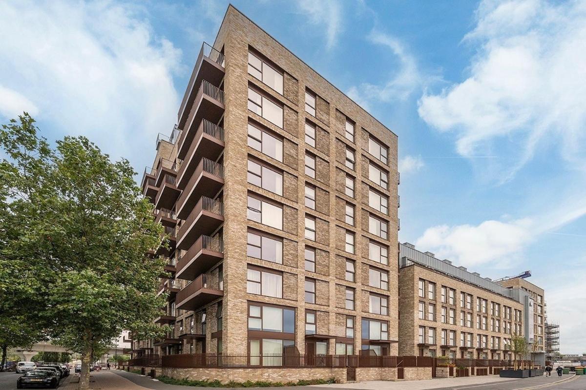 Deluxe Double Bed In Shared Apt Near Canary Wharf, City Airport & O2 Arena With Thames View London Exterior photo